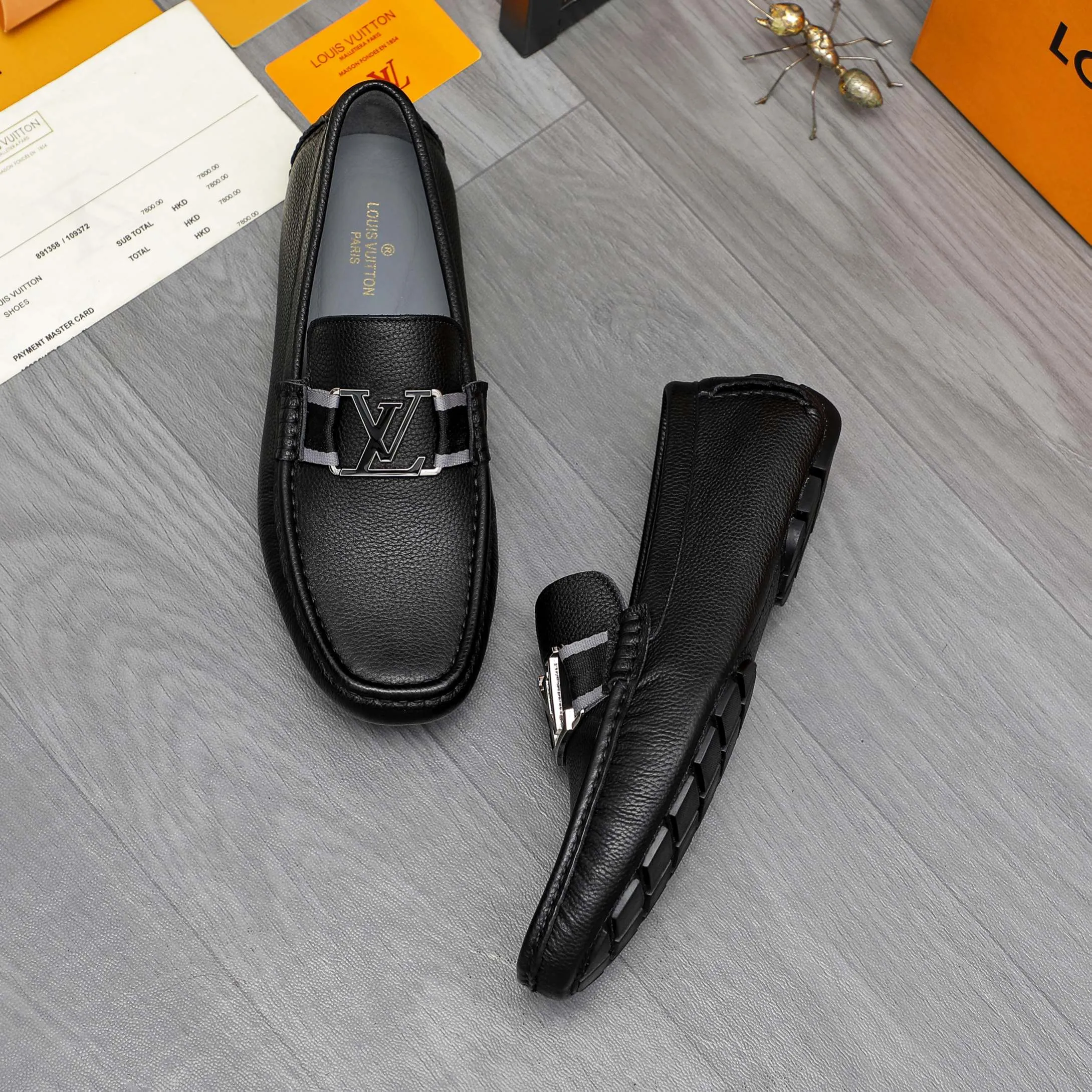 Men's shoes 💰400 Product trademark: LV "Louis Vuitton" casual slip-on shoes Regular size: 38-45 (45 is custom-made and non-returnable) Product materials: Selected high-quality pebbled cowhide upper, pigskin lining, rubber outsole